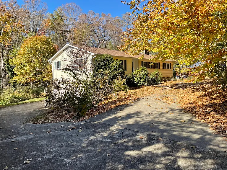 2 W Crabapple Ln — Photo 2