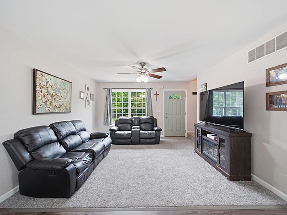 4th image of 7966 Village Green Rd