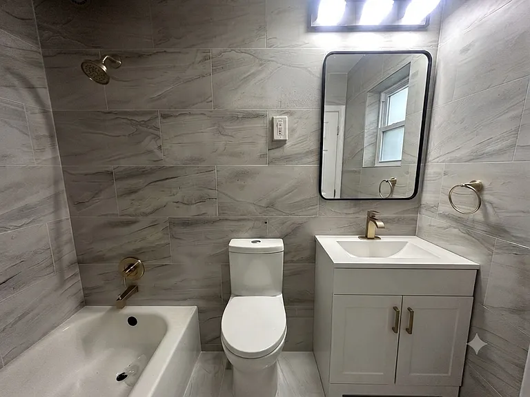2499 Heard Ave #1 — Photo 9