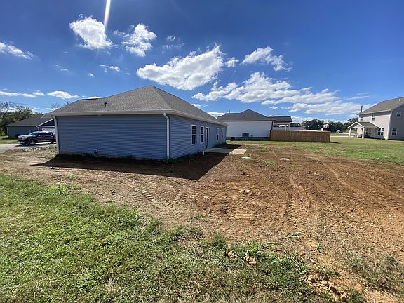 3rd image of 37 Fieldstone Cir