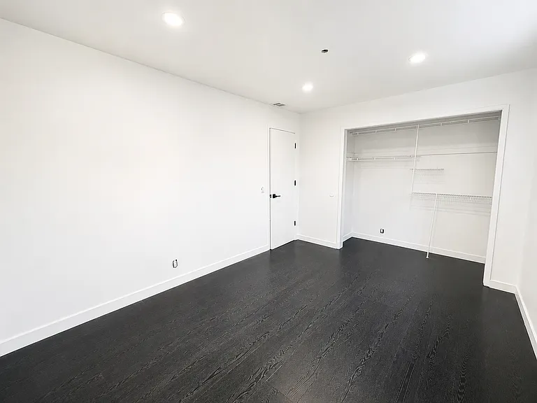 2111 Perry Ave — Photo 10