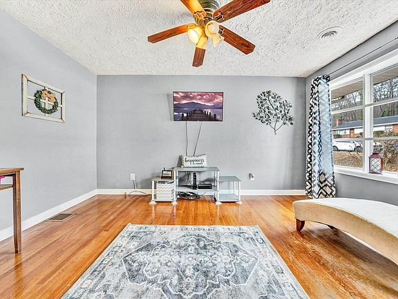 4th image of 921 Hartsook Blvd SE