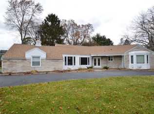 52 Charmwood Rd, Pittsford, NY 14534