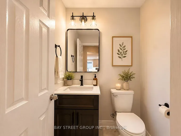 1054 Chateau Ct — Photo 7