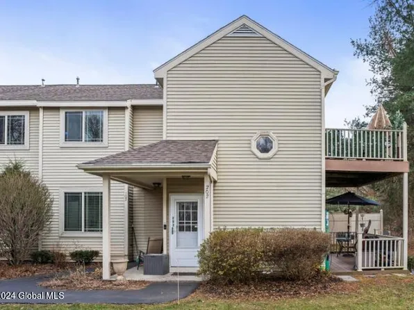 202 Burgoyne Drive, Halfmoon, NY 12065