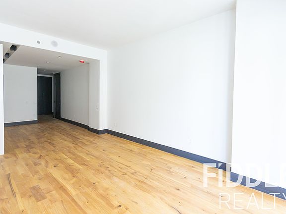 4th image of 42-22 27th St #1101A