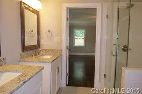 2210 Chatham Ave — Photo 5