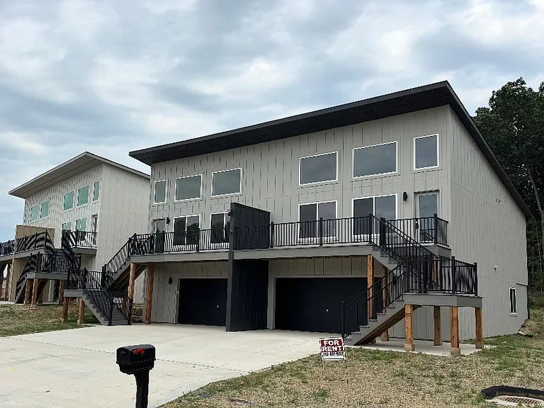 2900 SW Villa West Dr — Photo 2