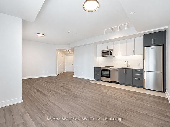 3rd image of 2525 Bathurst St #1001
