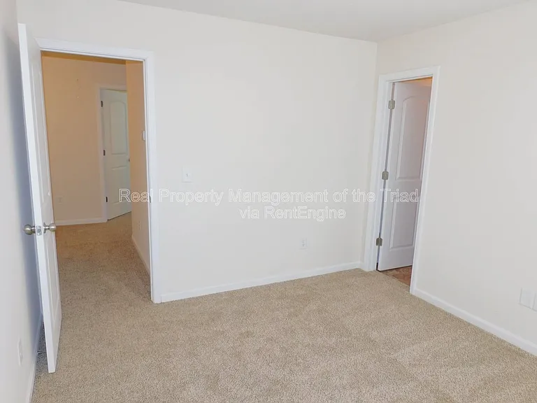 415 Hidden Brook Ln — Photo 14