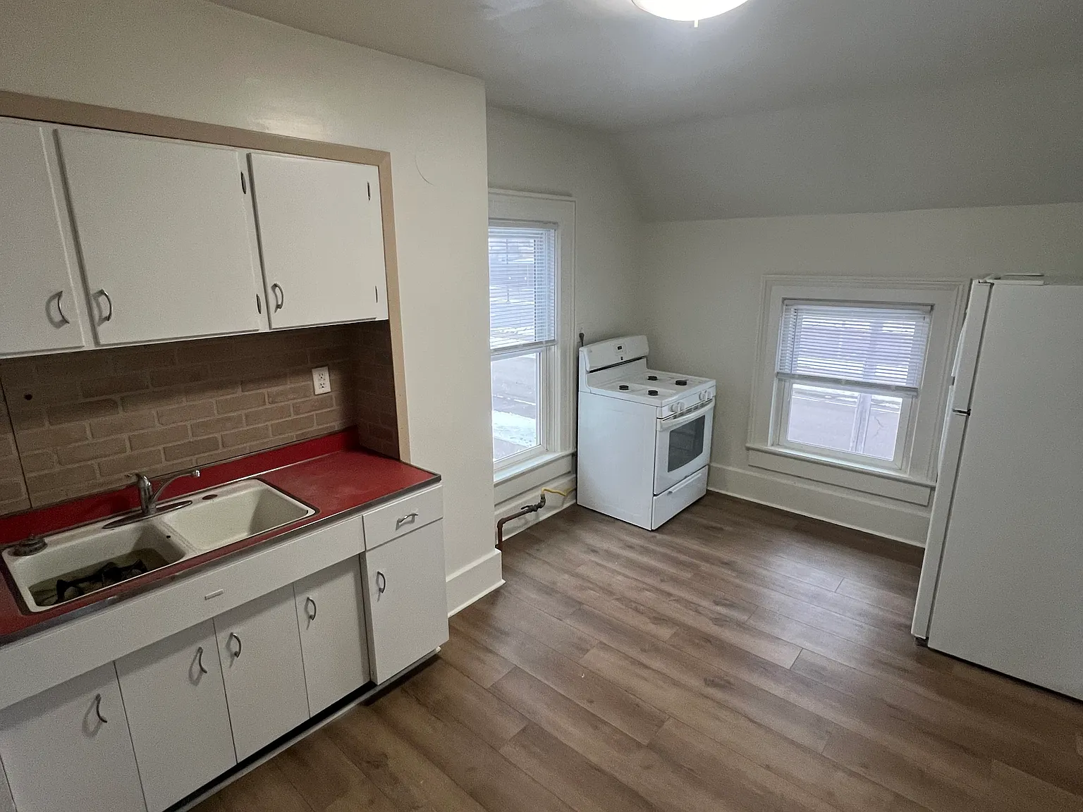 2 bed, 1050 sqft, $1,295 — Photo 2