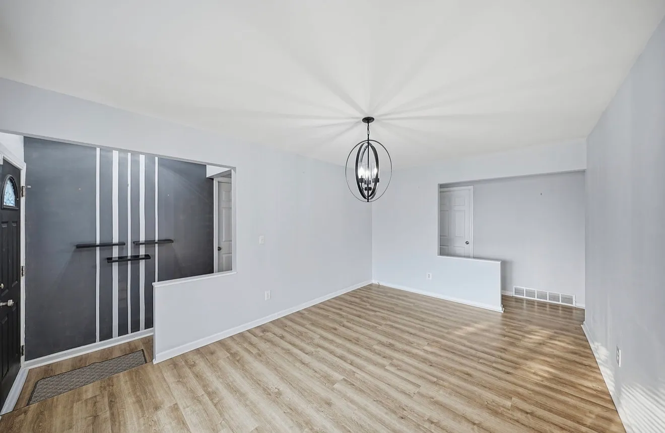 3 bed, 1329 sqft, $2,650 — Photo 3