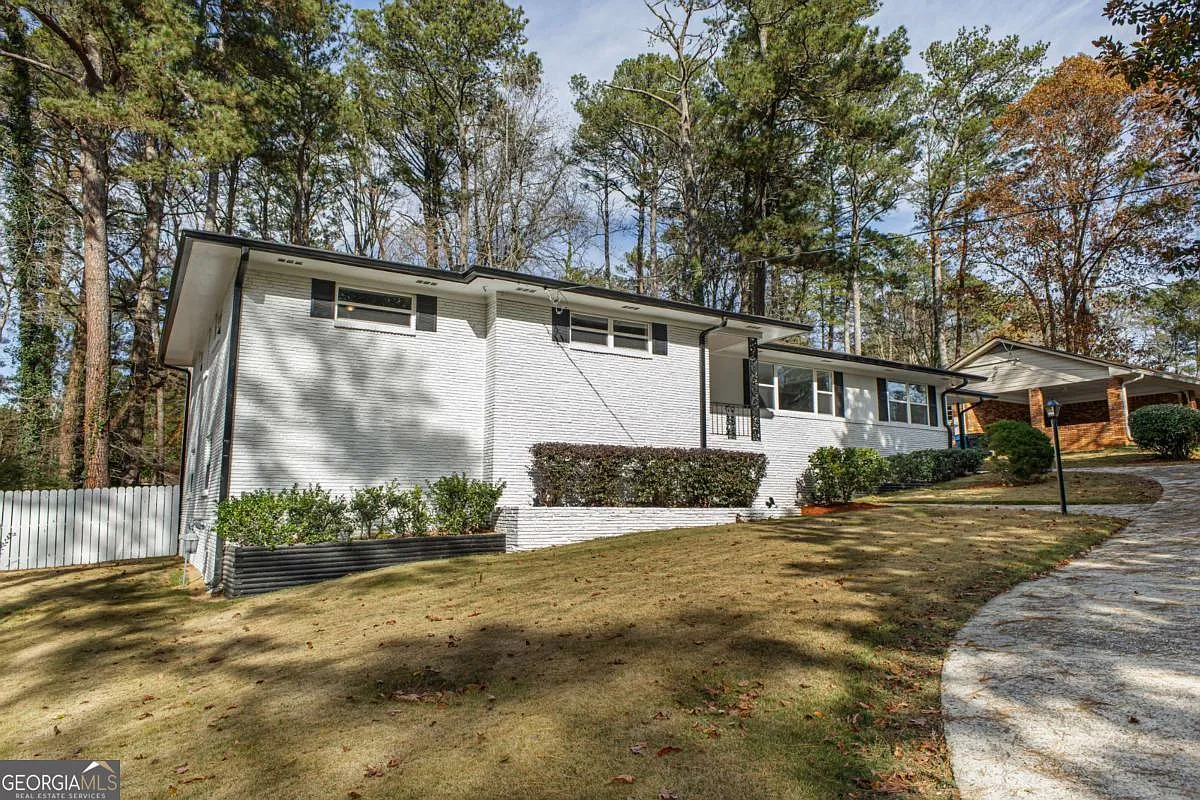 2939 Arrowood Dr photo 1