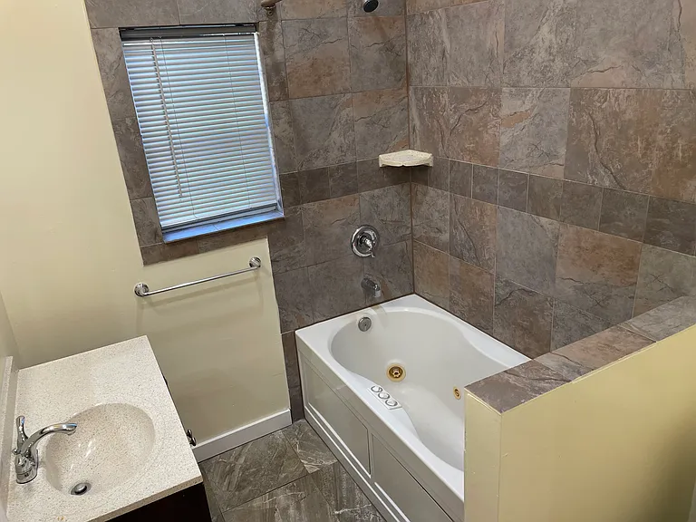 2024 N Market St — Photo 10