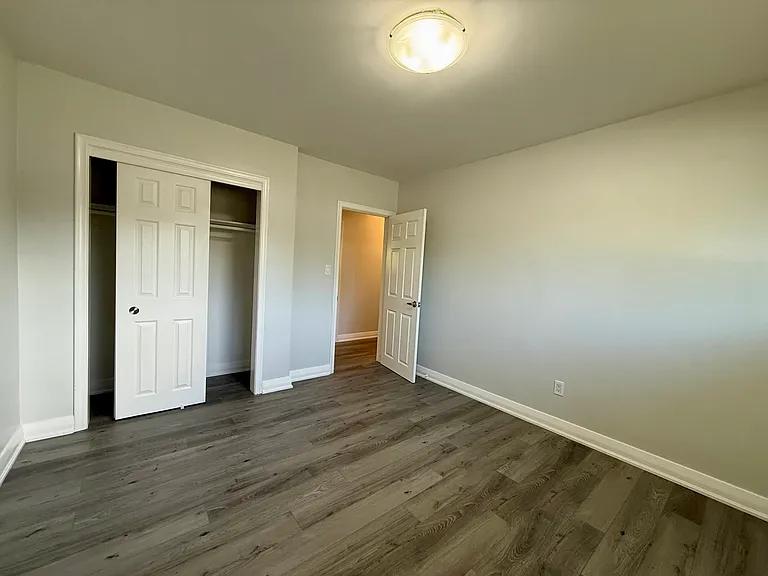 404 Grantham Ave — Photo 18