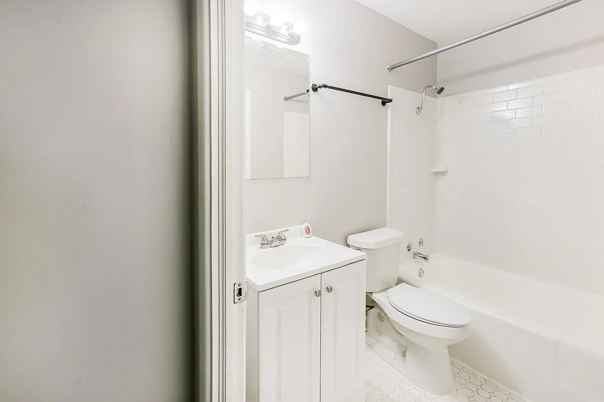 1789215_028_bathroom_13402100.jpg - 15 Barbara Cir
