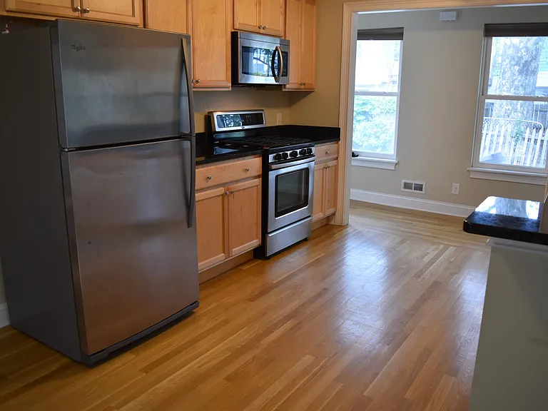 2250 W 7th St — Photo 7