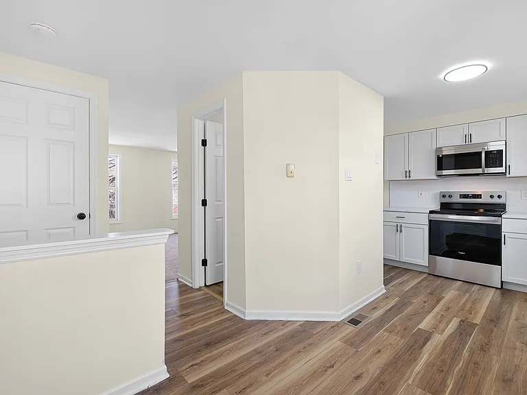 1124 E 14th St — Photo 5