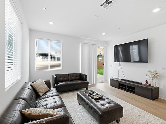 3rd image of 3656 Basanite Ave