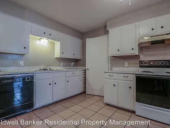 5th image of 1710 Elkhart Ave APT C