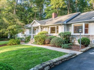 423 Hidaway Cv, Hendersonville, NC 28739