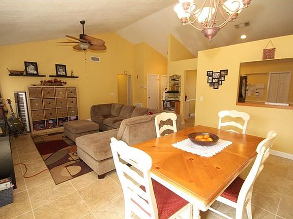 4th image of 1028 Ward Cir