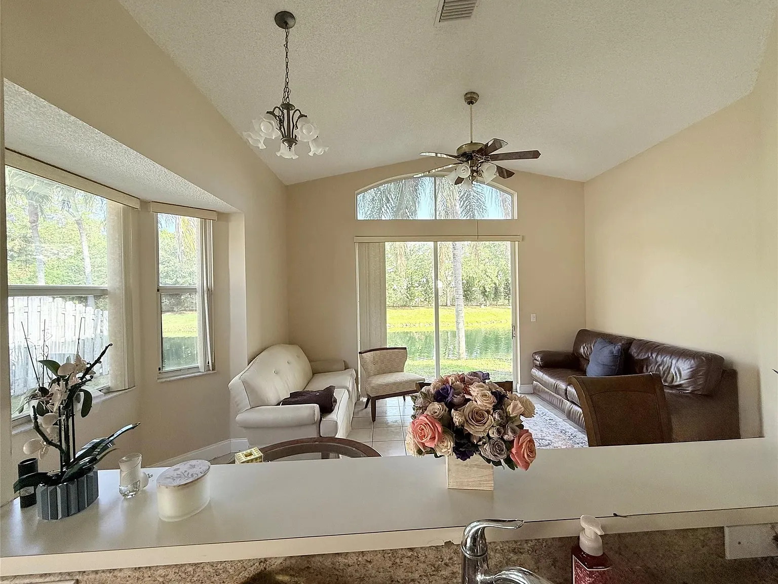 3 bed, 2.0 bath, 1618 sqft, $3,200 — Photo 3