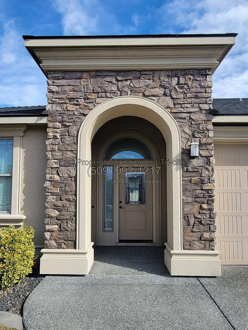 3 bed, 2.0 bath, 1550 sqft, $2,295 — Photo 2