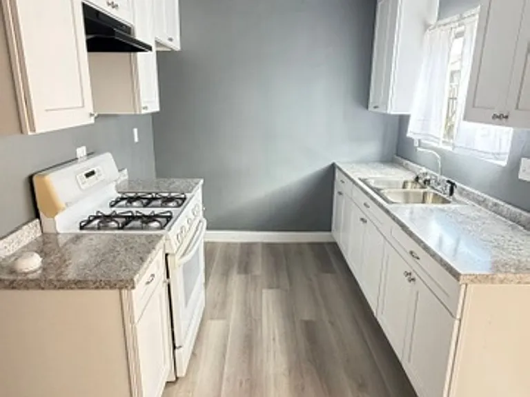602 N Sloan Ave — Photo 1