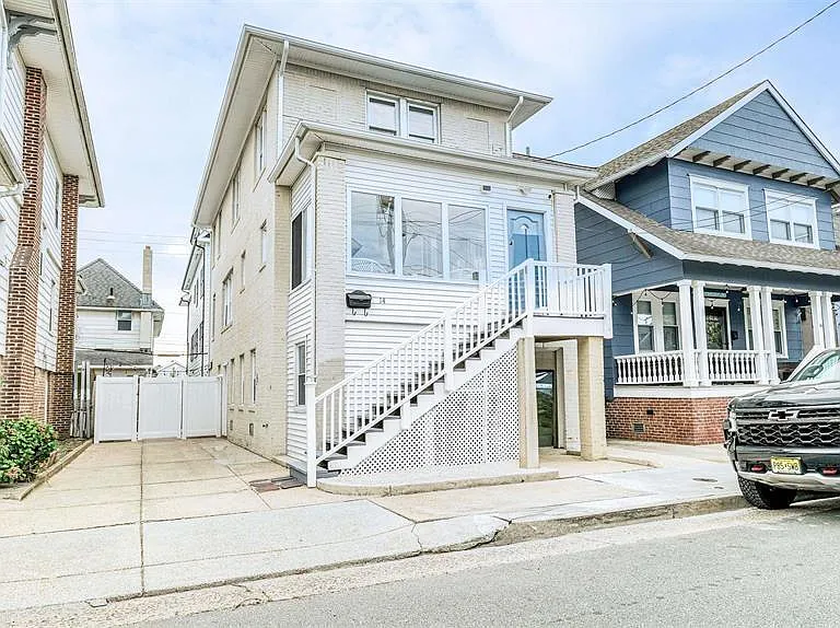 14 N Vassar Sq — Photo 1