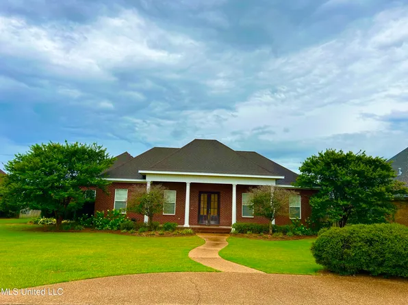 1300 Robert E Lee Dr, Greenwood, MS 38930