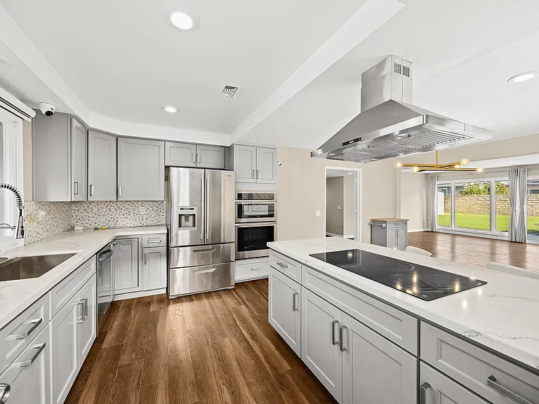 12110 Bowmore Ave — Photo 4