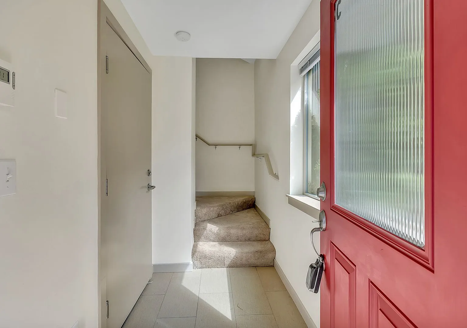 Cheery & Bright Columbia City Townhome — Photo 4