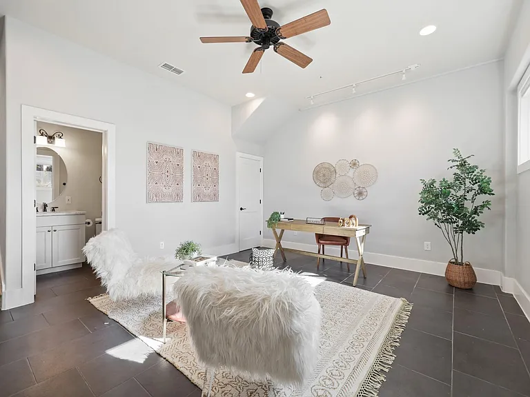 206 E Live Oak St #C — Photo 20