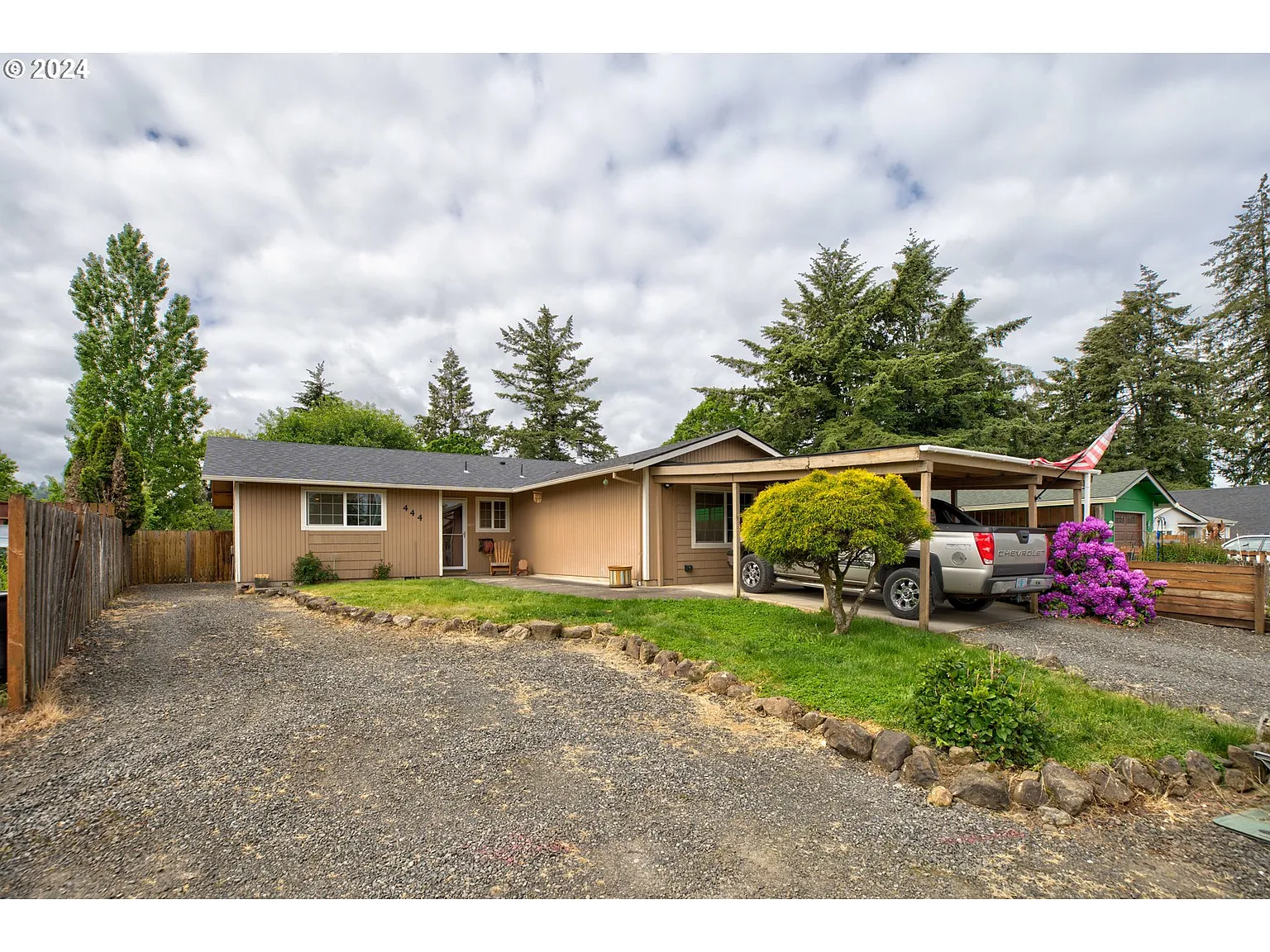 444 NW Cliff Ln photo 1