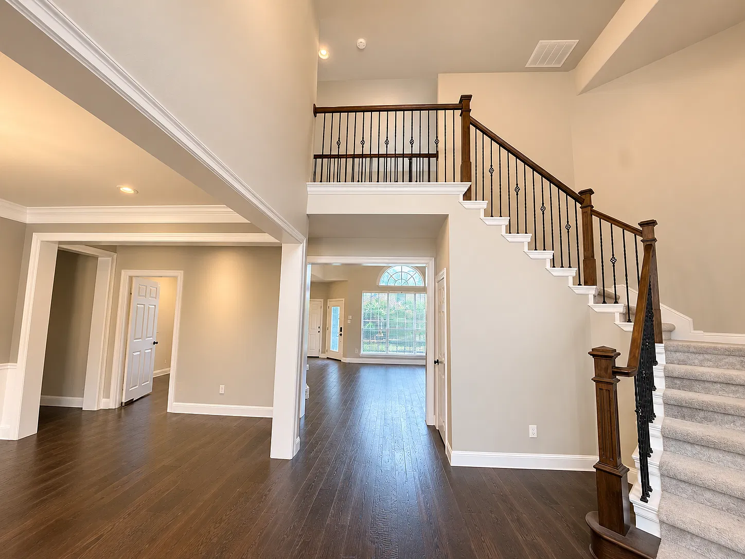 5 bed, 3376 sqft, $3,600 — Photo 4