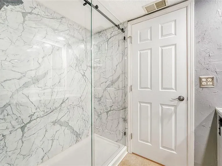 6851 Roswell Rd #M13 — Photo 24