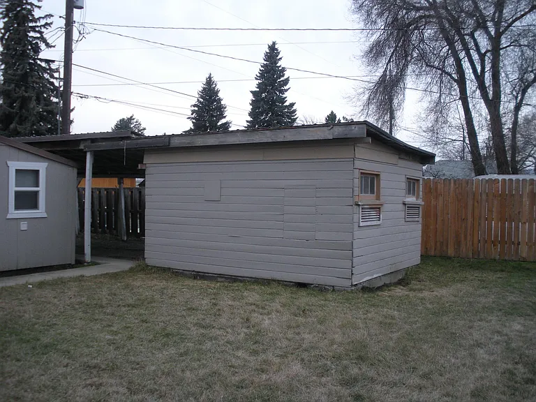 W 13th Ave — Photo 15