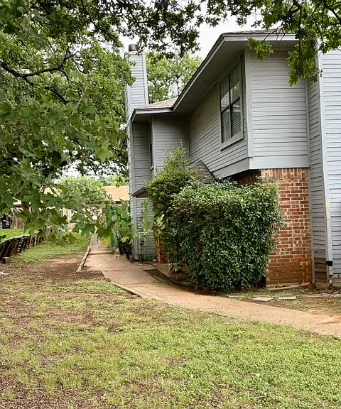 112 Peachtree Ct #A — Photo 1