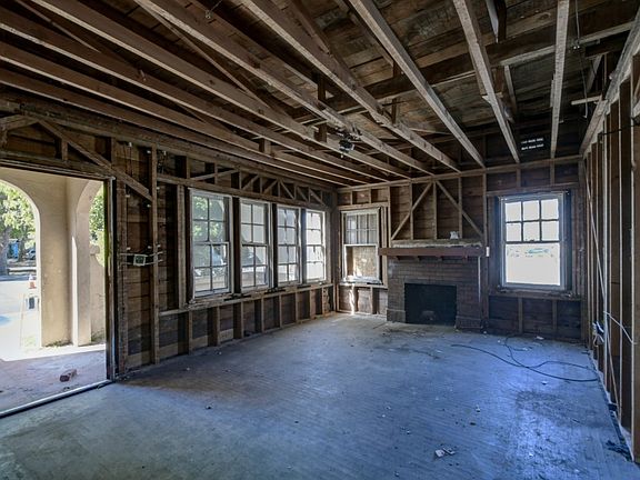 5th image of 915 5th St