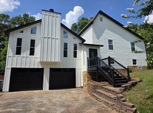 690 Applewood Ln, Marietta, GA 30064