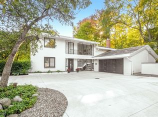 18100 S Woodland Rd, Shaker Heights, OH