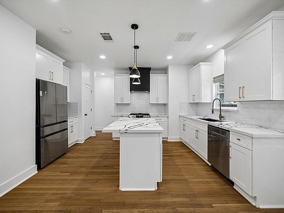 3rd image of 207 Tabor St