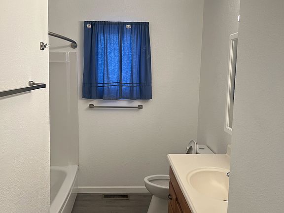 5th image of 808 N Park St