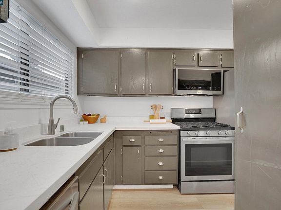 3rd image of 1120 Kenwal Rd APT C