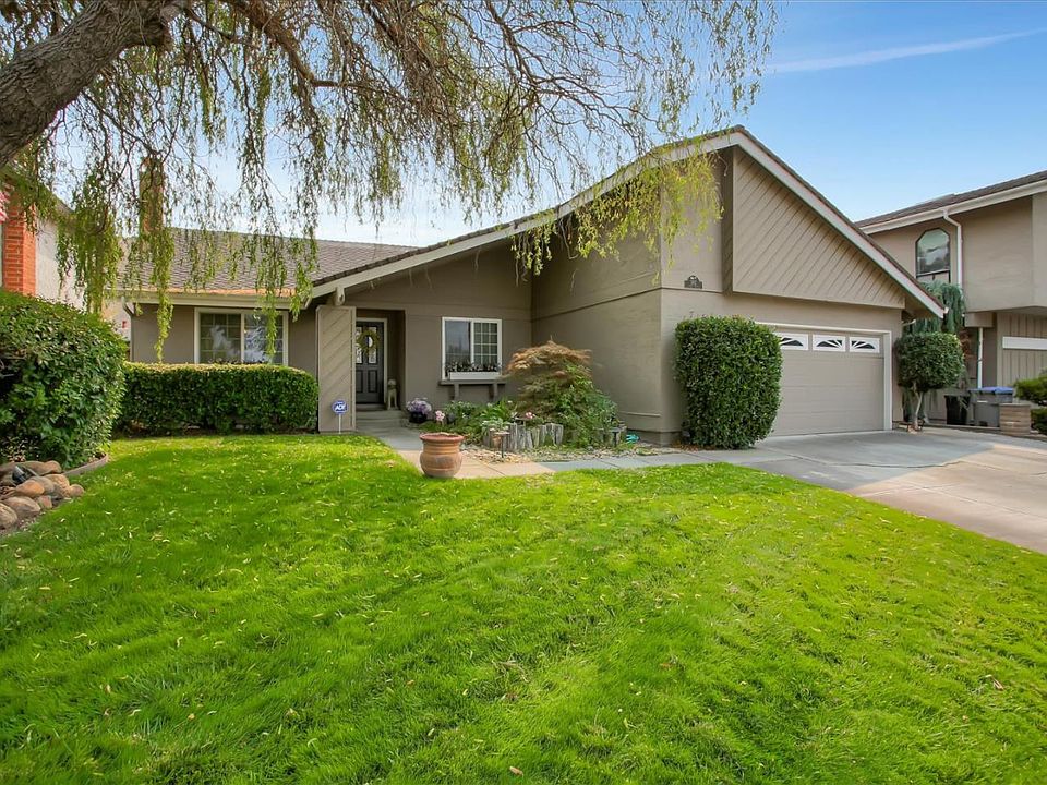 1st image of 382 Curie Dr