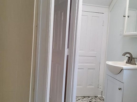 5th image of 510 Park St