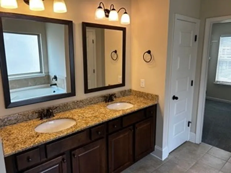 623 Meadow Grass Ln — Photo 23