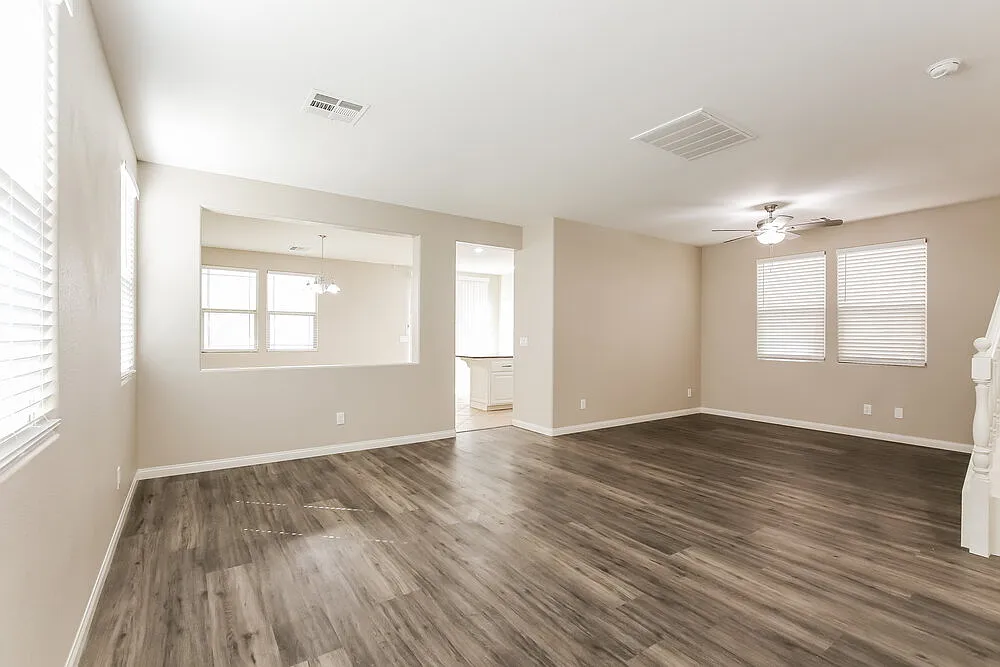 3 bed, 2.5 bath, 2032 sqft, $2,515 — Photo 4