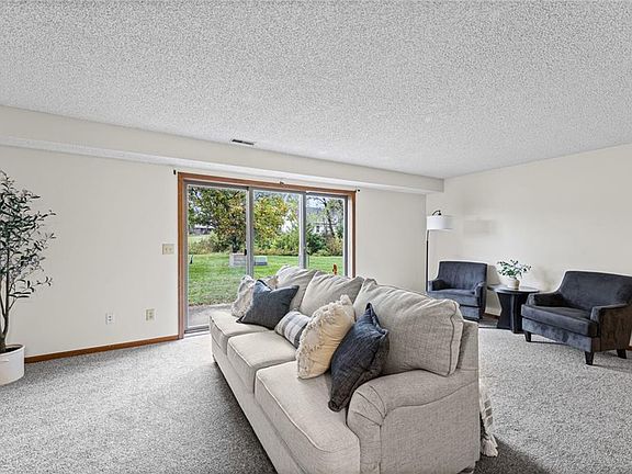 4th image of 1104 Jeff Cir